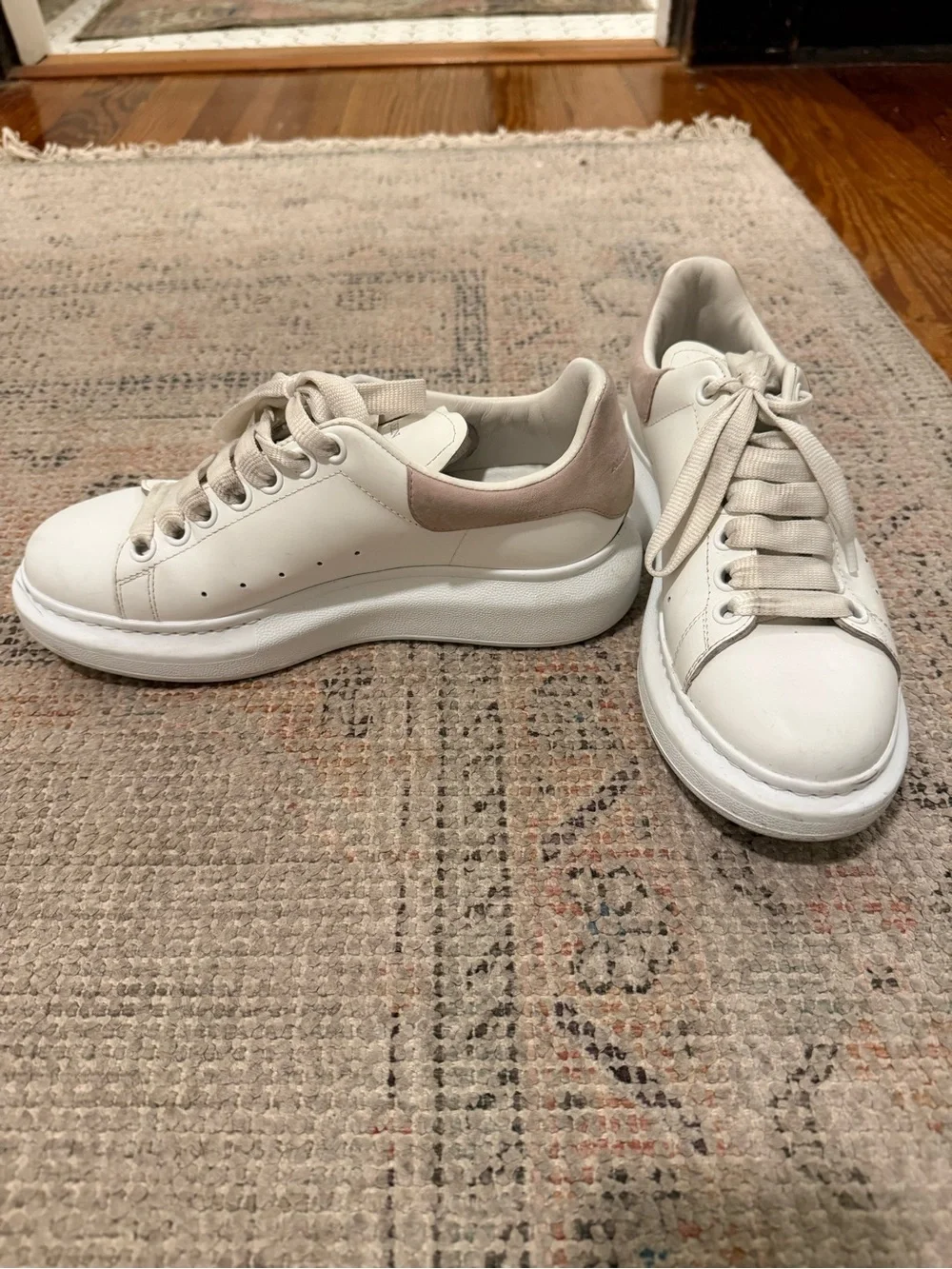 Alexander McQueen White Leather Platform Sneakers with Beige Heel Tab